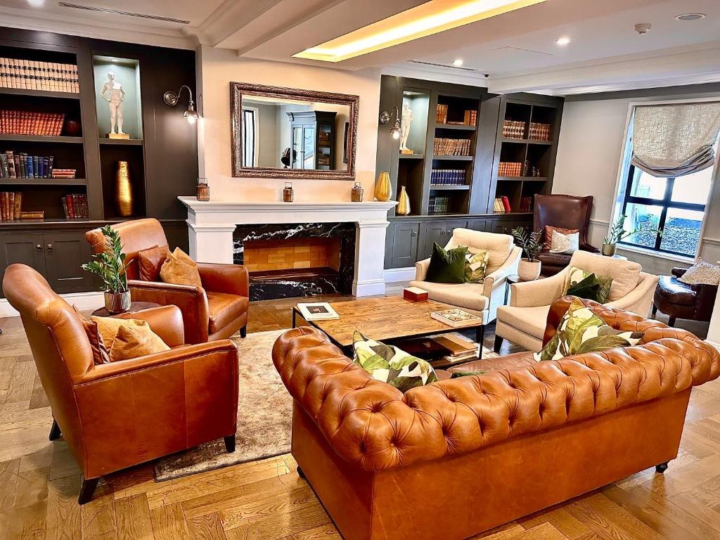 The Weinberg · Courtyard Room