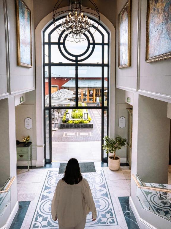The Weinberg · Courtyard Room